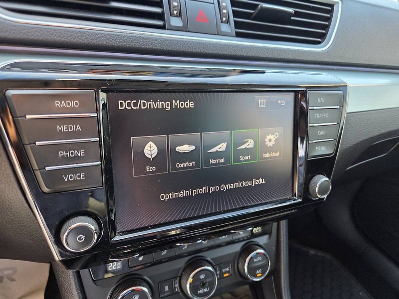 Škoda Superb (2015) 1.4 TSI Style Plus - fotka 28 z 53