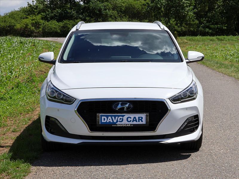Hyundai i30 1.6 CRDi Automat CZ Style LED - fotka 2 z 37