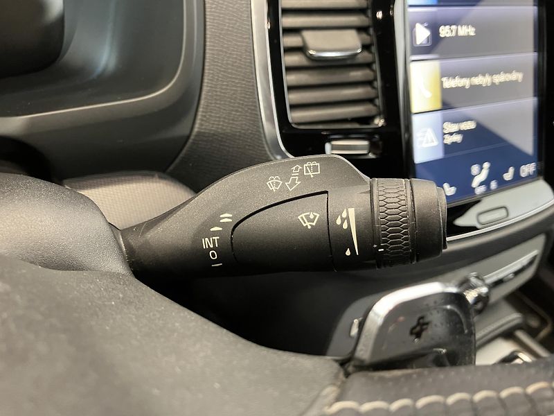 Volvo XC90 D5 AWD R-Design AT8, ČR - fotka 27 z 54