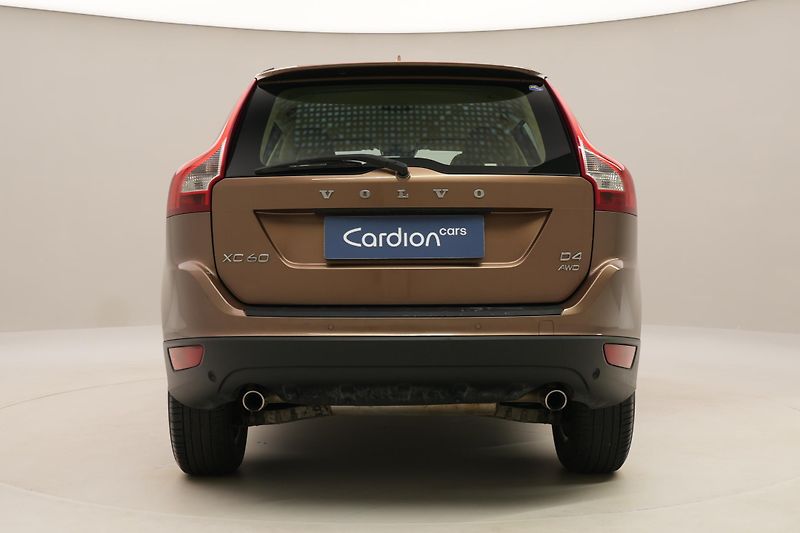 Volvo XC60 D4 AWD MOMENTUM CZ - fotka 11 z 45