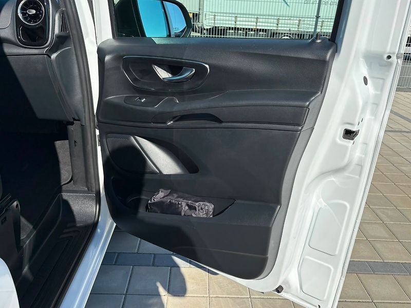 Mercedes-Benz Vito Tourer 116CDI Long 4Matic Pro - fotka 19 z 31