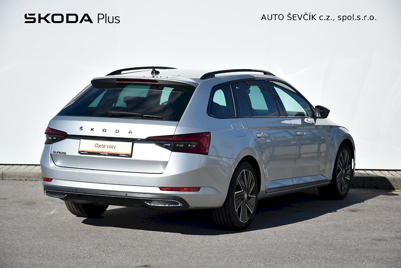 Škoda Superb (2023) Combi Sportline 1.5 TSI 110kW - fotka 2 z 35