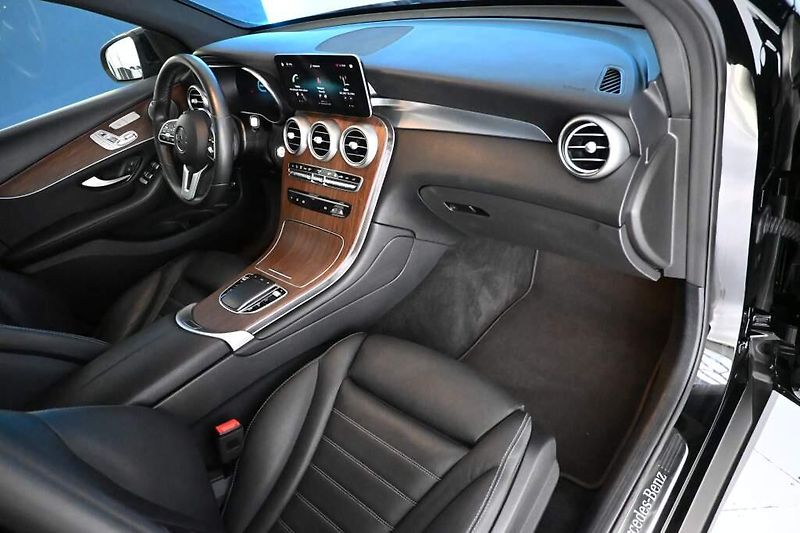 Mercedes-Benz GLC (2021) 2.0 300 E 4MATIC 9G-TRONIC LED - fotka 10 z 47