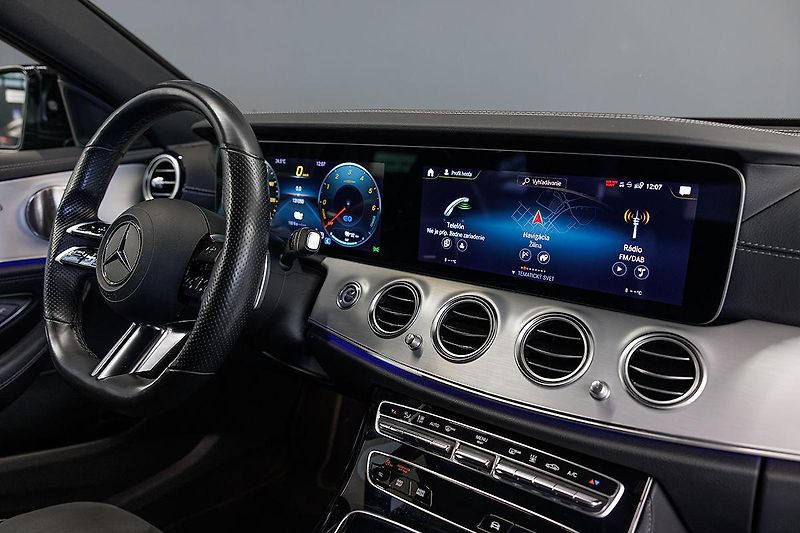 Mercedes-Benz Třídy E (2021) E 300 de T 4Matic AMG Line - fotka 16 z 39