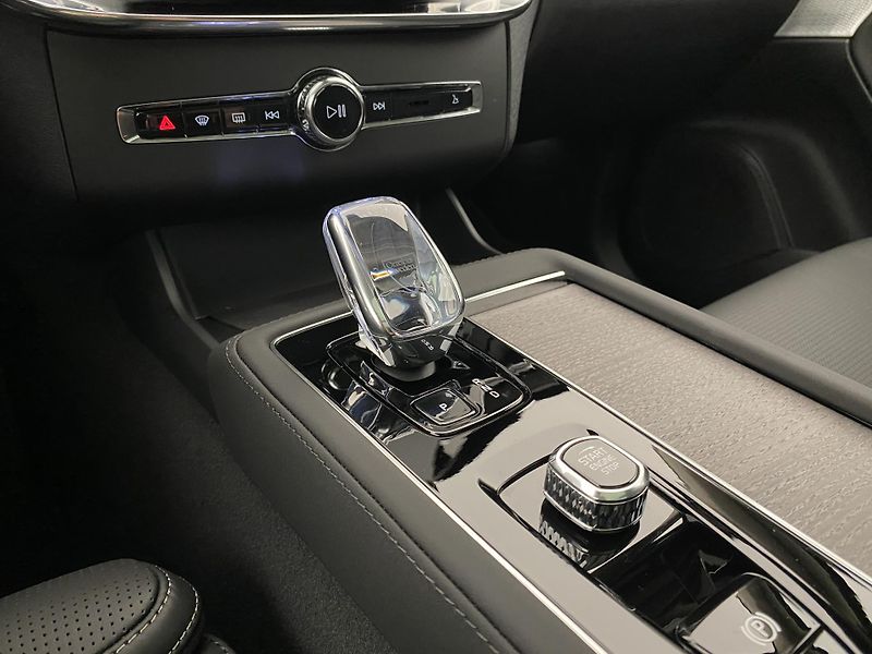 Volvo XC90 (2026) T8 AWD RECHARGE DARK ULTRA - fotka 40 z 76