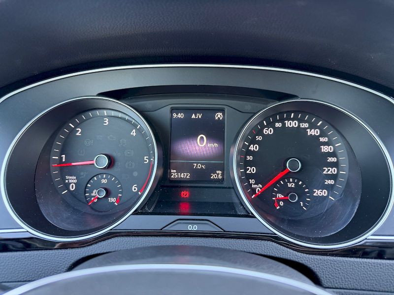 Volkswagen Passat (2016) 2.0 TDI 110kW HighLine - fotka 15 z 35