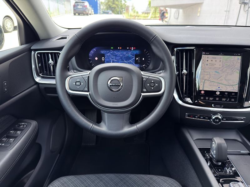 Volvo V60 B4 FWD CORE // REZERVACE // - fotka 20 z 35