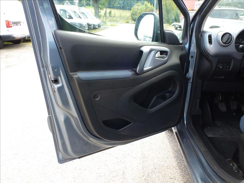 Citroën Berlingo 1,6 HDi  Multispace - fotka 14 z 44