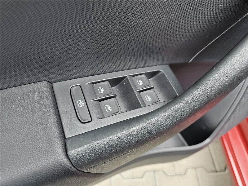 Škoda Rapid 1,2 TSi 63KW Ambition KLIMA AL - fotka 14 z 37
