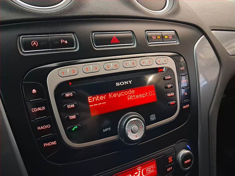 Ford Mondeo (2011) Trend 1.6 EcoBoost, Serv.kniha - fotka 17 z 20