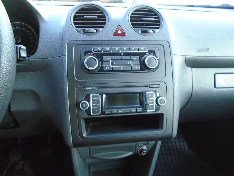 Volkswagen Caddy (2013) 1.6 TDI, 5.Míst ,Klima - fotka 18 z 22