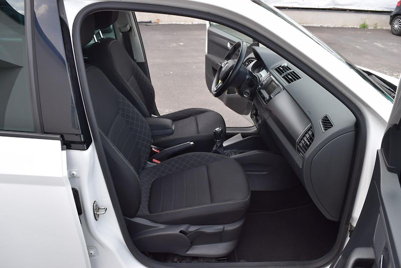 Škoda Fabia (2015) 1.2TSI 66kw STYLE AC TEMPOMAT - fotka 30 z 45