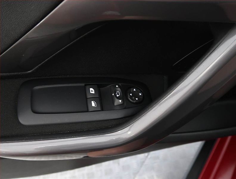 Peugeot 2008 (2016) 1.2 PureTech, Serv.kniha, Navi - fotka 20 z 20