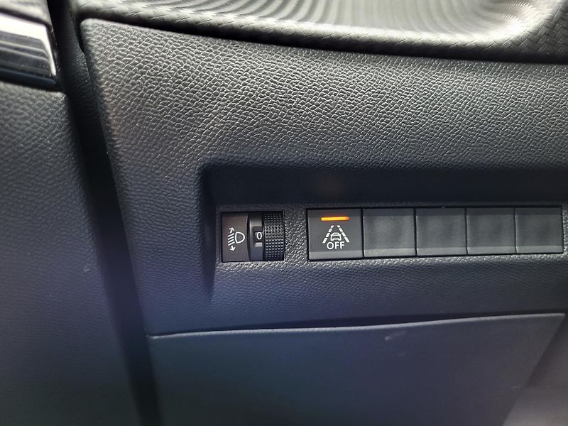 Peugeot 2008 1.5 BlueHDi 102k ACTIVE *ČR - fotka 21 z 46