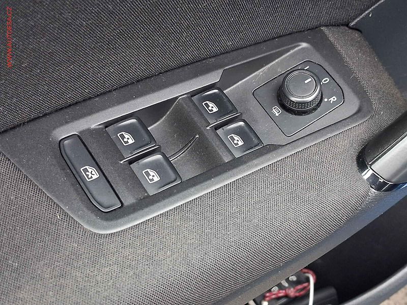 Volkswagen Touran (2016) 1.6TDi, Navi, AC - fotka 11 z 18