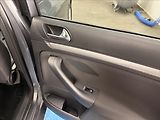 Volkswagen Golf 1,6 TDi 77 KW DSG NAVI PDC - náhled 30
