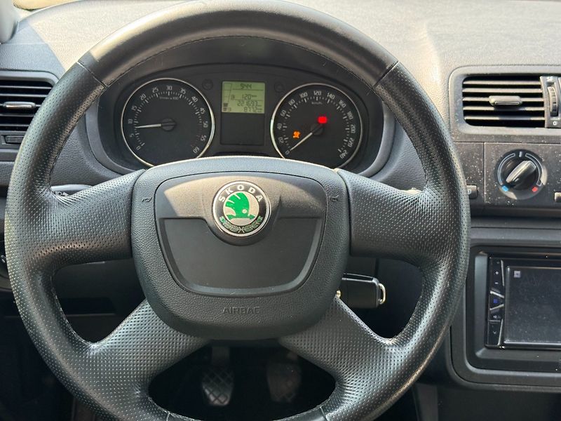 Škoda Fabia (2011) 1,6 TDI 66 Kw Ambition - fotka 16 z 26