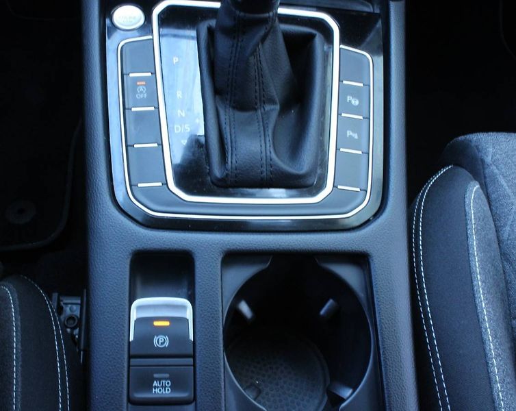 Volkswagen Passat (2022) 1.5 TSI 110kW DSG Head UP disp - fotka 14 z 35