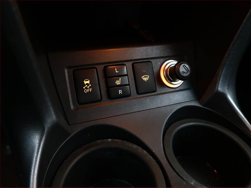 Toyota RAV4 (2011) 2.2 D-4D, 4X4, Tempomat - fotka 15 z 17