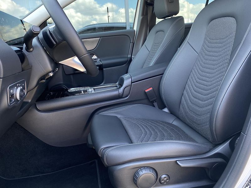 Mercedes-Benz GLA GLA 220 4M Advanced - fotka 10 z 28