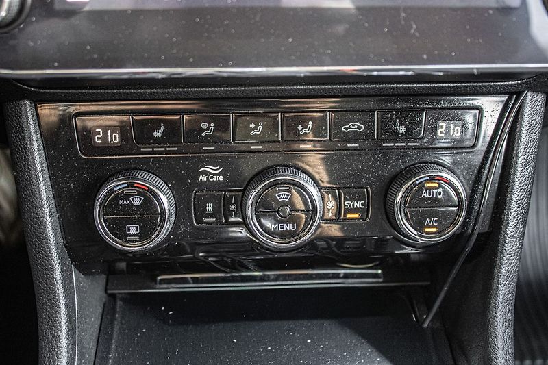 Škoda Superb - fotka 22 z 35
