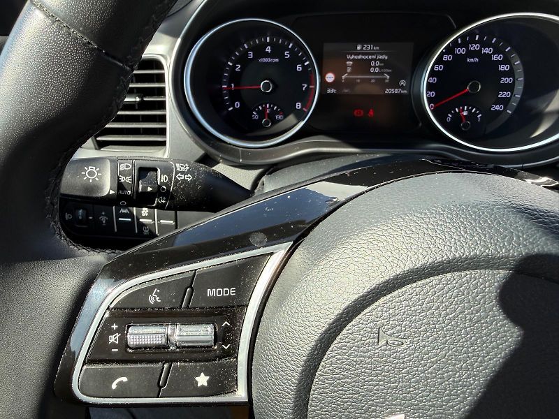 Kia Ceed 1,5 T-GDi Spin - fotka 17 z 27