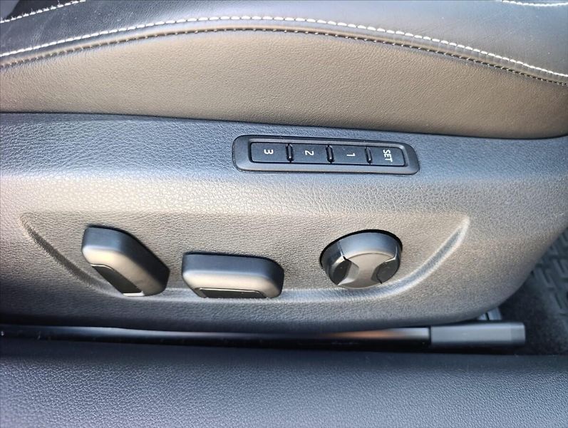 Škoda Superb 2,0 TDi DSG 4x4 Tažné 1maj.,ČR - fotka 39 z 46