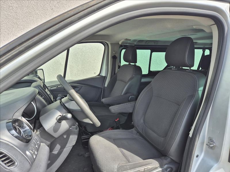Opel Vivaro (2016) 1,6 CDTi 8 9 Míst TZ Tempomat - fotka 13 z 30