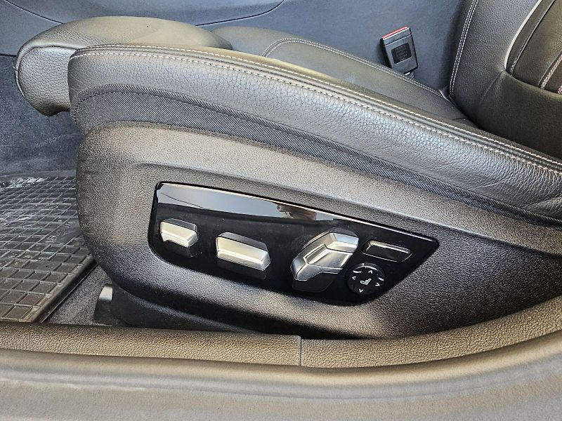 BMW Řada 5 530d xDrive - fotka 14 z 30