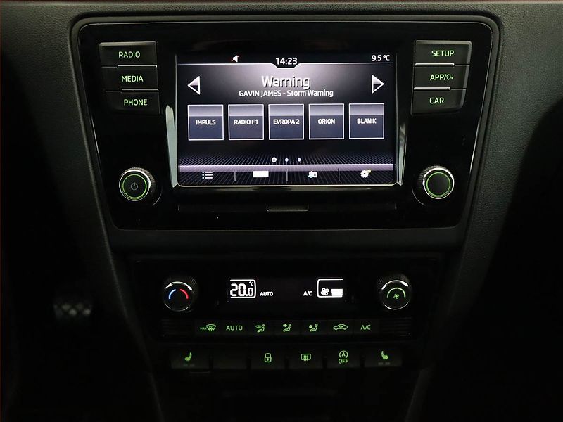 Škoda Rapid (2019) 1.0 TSI, Park. senzory - fotka 9 z 12