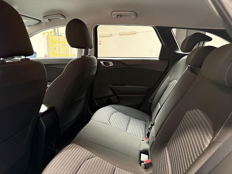 Kia Ceed 1.5 T-GDI 118kW Top SW - fotka 11 z 13