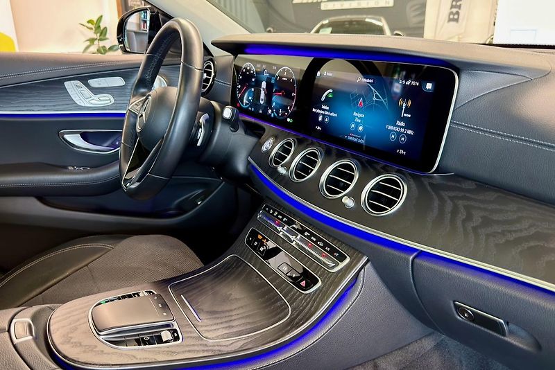Mercedes-Benz Třídy E (2020) E 220d 4Matic AMG Line - fotka 34 z 112