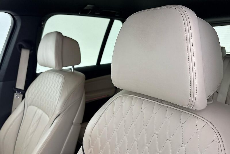 BMW X5 xDrive30d - fotka 8 z 28