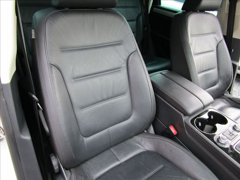 Volkswagen Touareg 3.0TDi V6  R-Line, 4x4, Bi-Xen - fotka 21 z 48