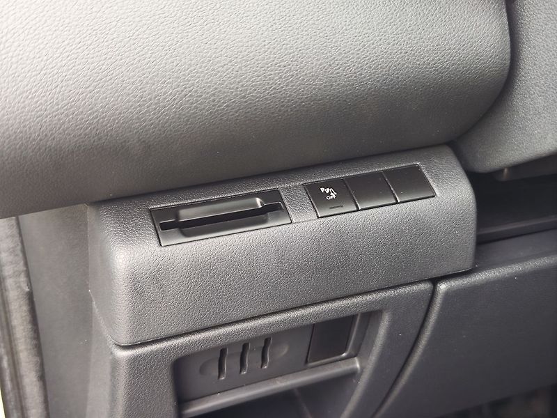 Peugeot 3008 2.0 HDI/110kW Premium - fotka 29 z 32