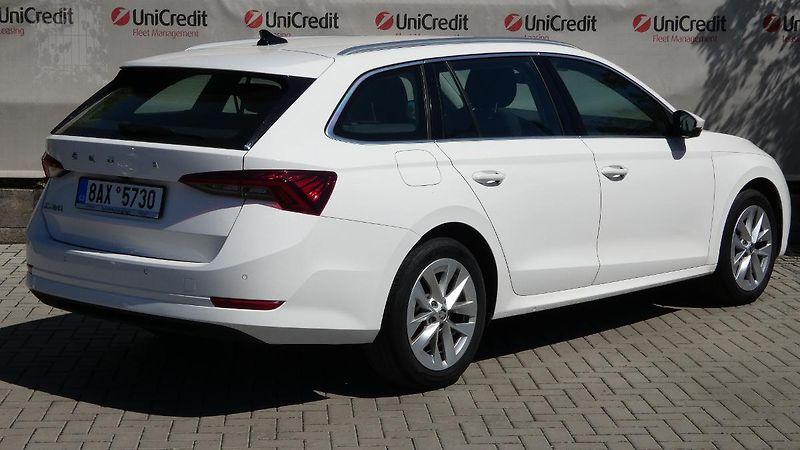 Škoda Octavia Combi 1,5 TSI Style - fotka 3 z 24