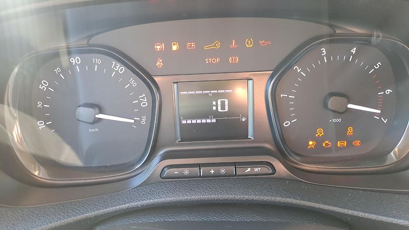 Citroën Jumpy XL 1.5 BlueHDi 120 S&S 9 míst - fotka 22 z 26