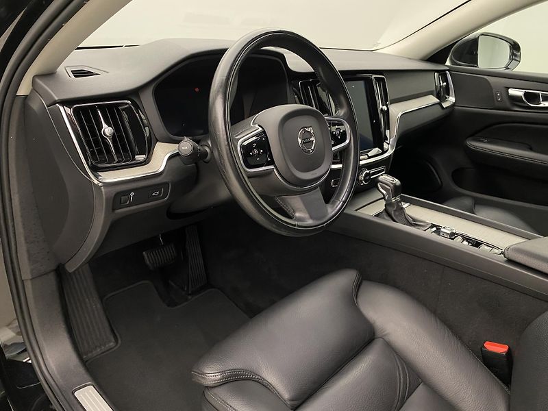 Volvo V60 D3 AWD INSCRIPTION REZERVACE - fotka 4 z 42