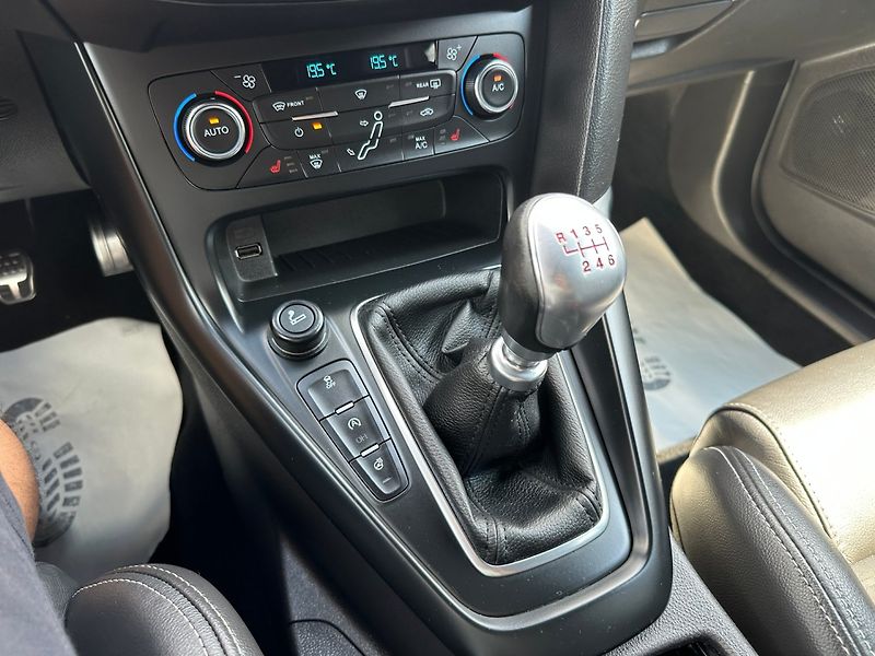Ford Focus (2017) ST 2,0Turbo 184kw - fotka 24 z 26