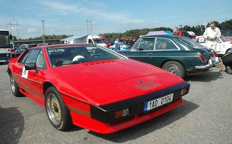 Historická vozidla obsadí o víkendu autodrom. V sobotu se koná tradiční Podzimní Sosnění.