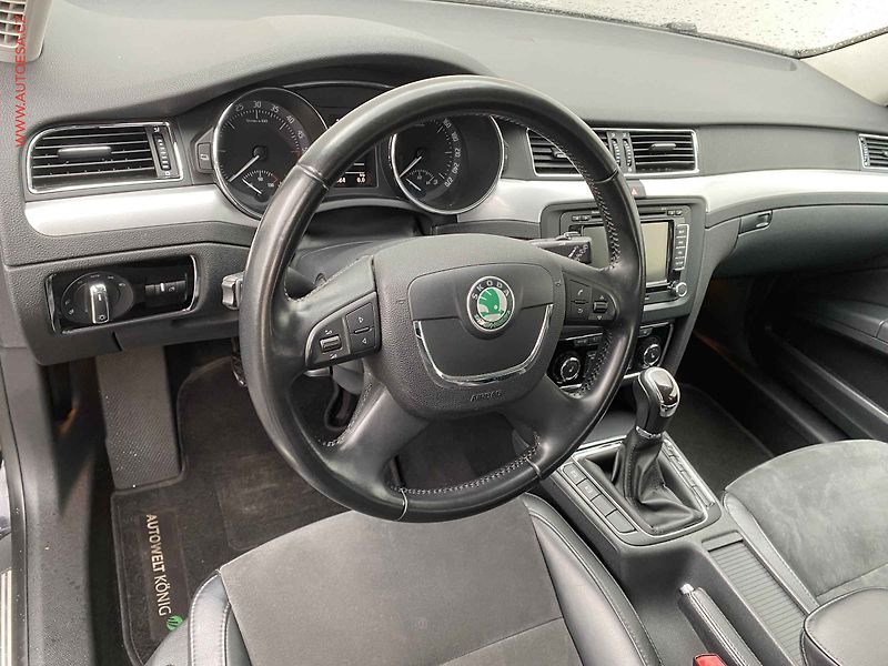 Škoda Superb (2012) 2.0 TDi 4x4, Elegance, TZ - fotka 13 z 21