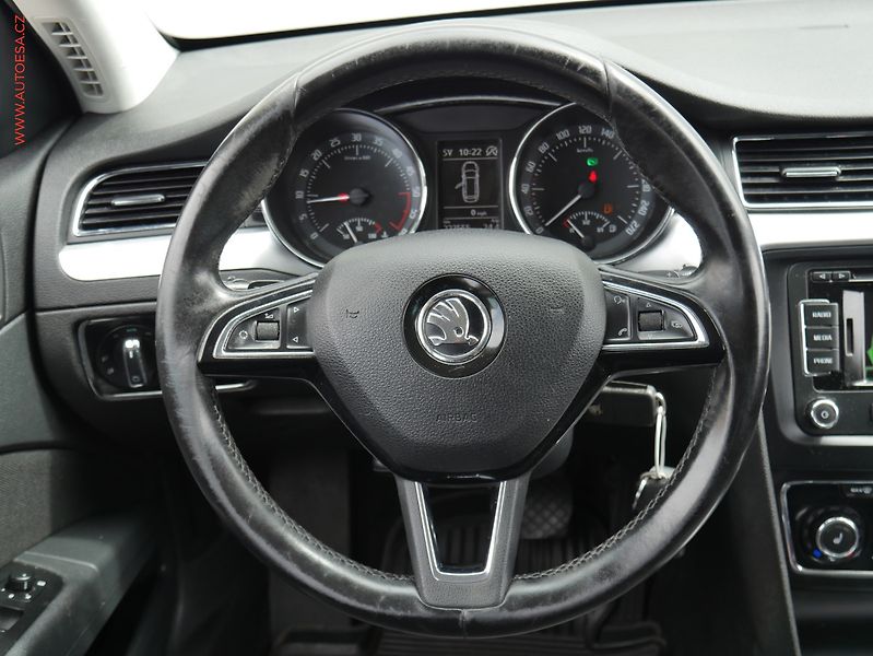 Škoda Superb (2015) 2.0 TDi, DSG, bixen - fotka 14 z 21