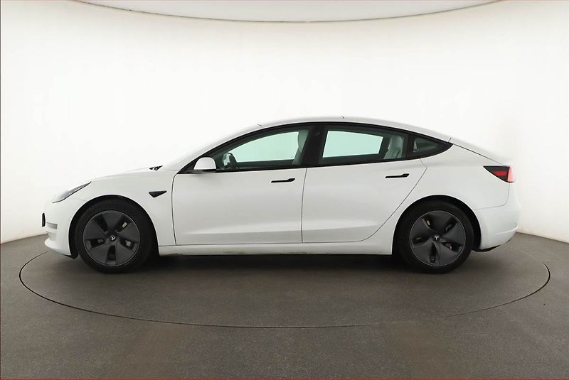Tesla Model 3 (2021) Long Range 4WD 82kWh, SoH 82% - fotka 3 z 25