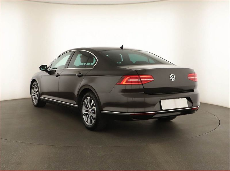 Volkswagen Passat (2015) 1.4 TSI, Automat, Kůže, Navi - fotka 4 z 18