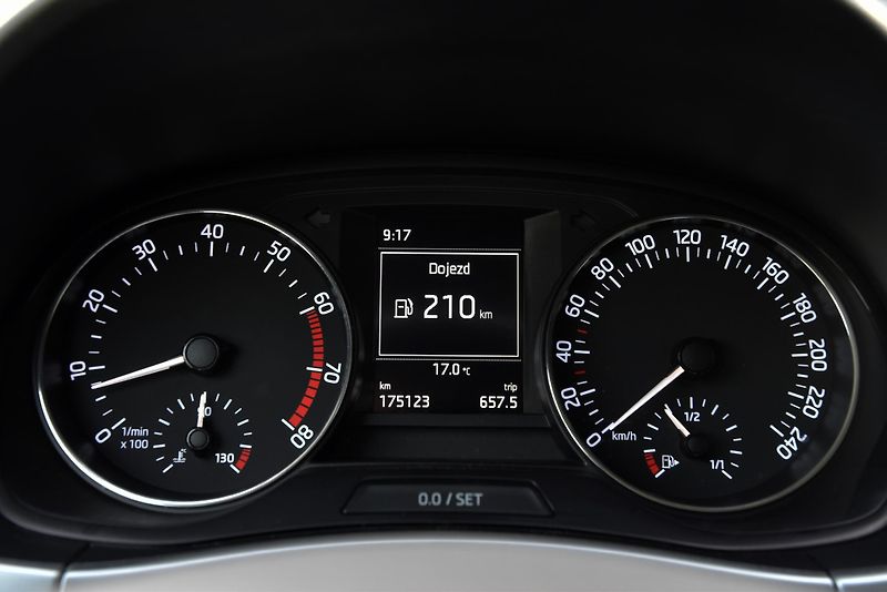 Škoda Fabia 1.2 TSi STYLE,KLIMA,VÝHŘEV,PDC - fotka 17 z 46