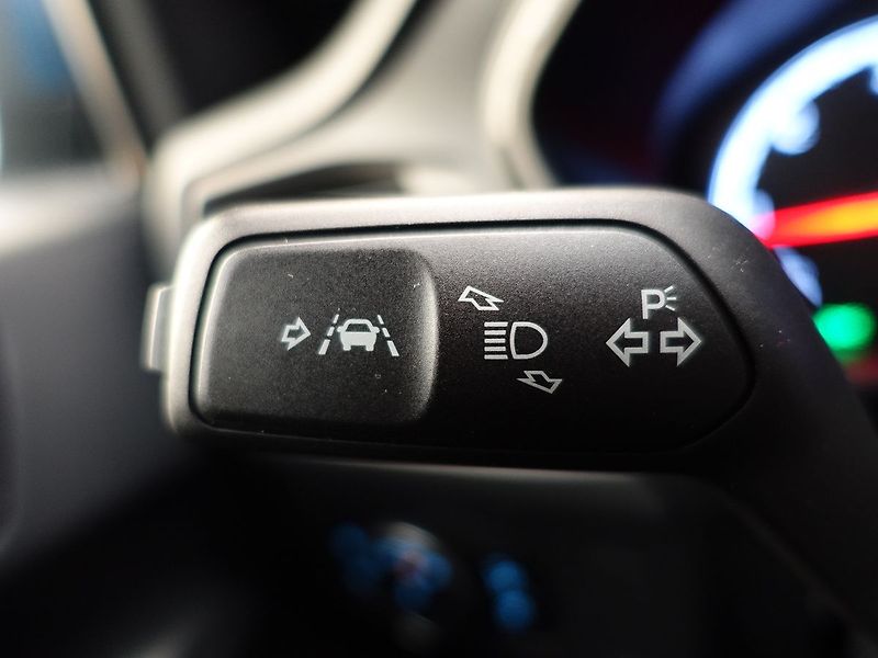 Ford Focus 2,0 ST Styling-Paket ZAMLUVENO - fotka 28 z 57