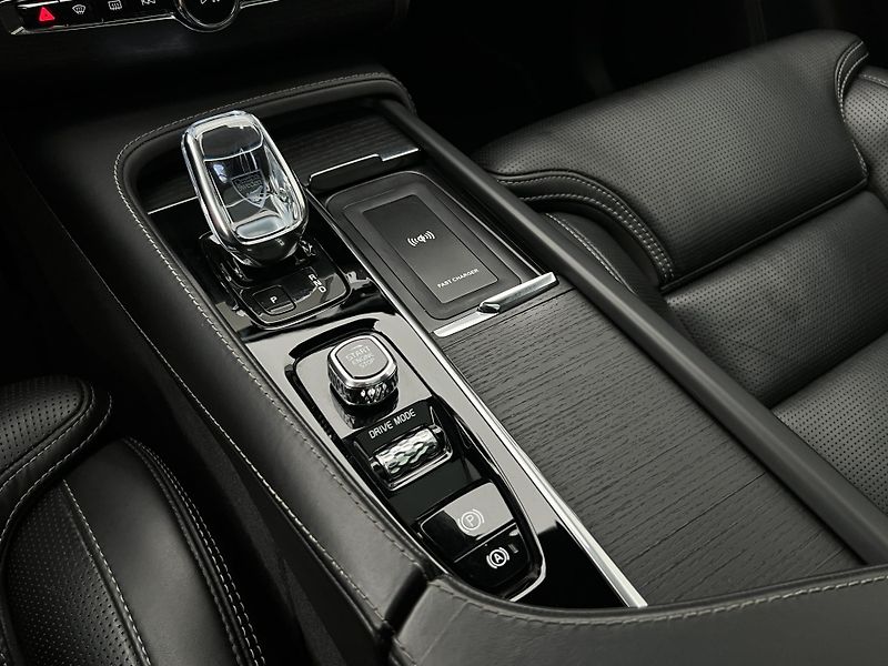 Volvo XC90 B5 AWD INSCRIPTION AUT 7 MÍST - fotka 28 z 50
