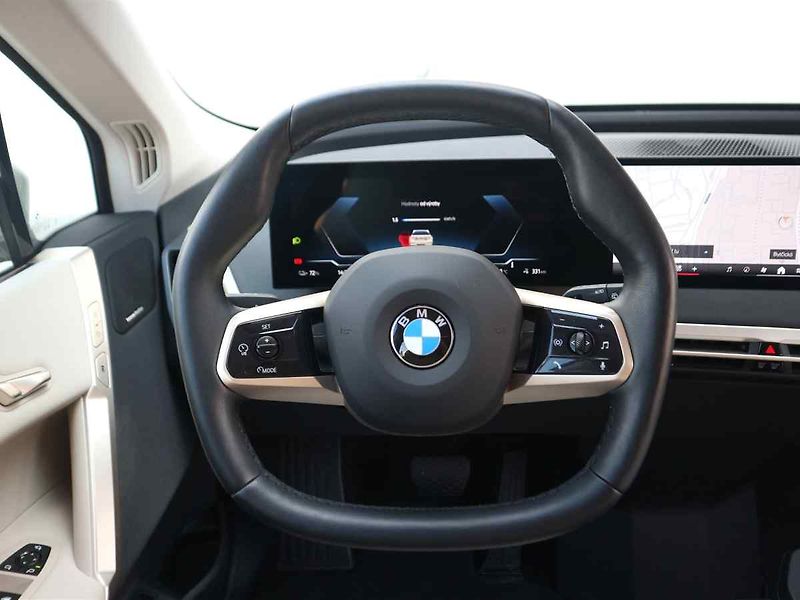BMW iX - fotka 7 z 10
