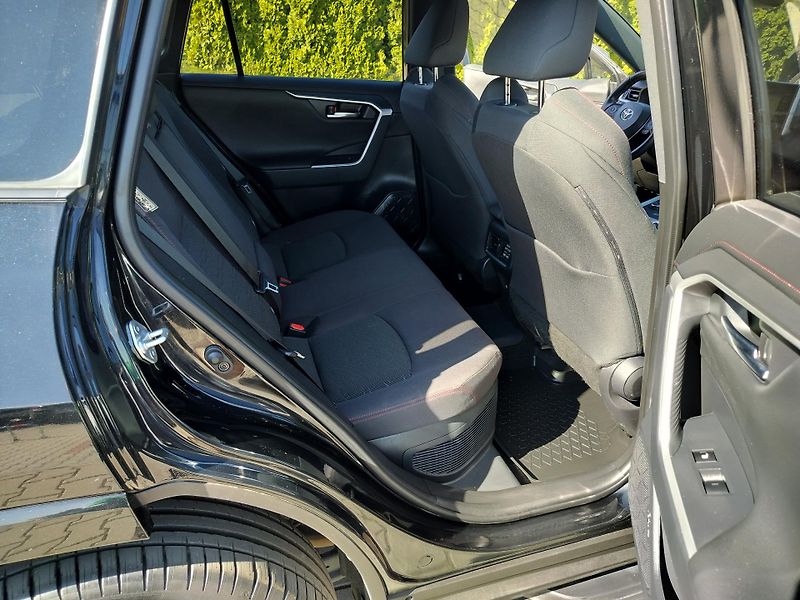 Toyota RAV4 2.5 4x4, plug in hybrid - fotka 22 z 29