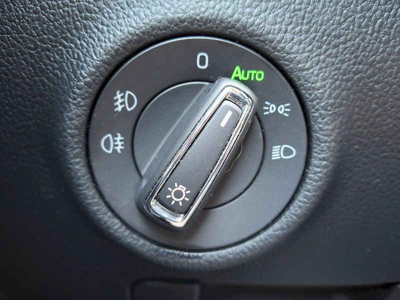 Škoda Superb (2018) Combi Ambition Plus 2,0TDi 110 - fotka 31 z 35